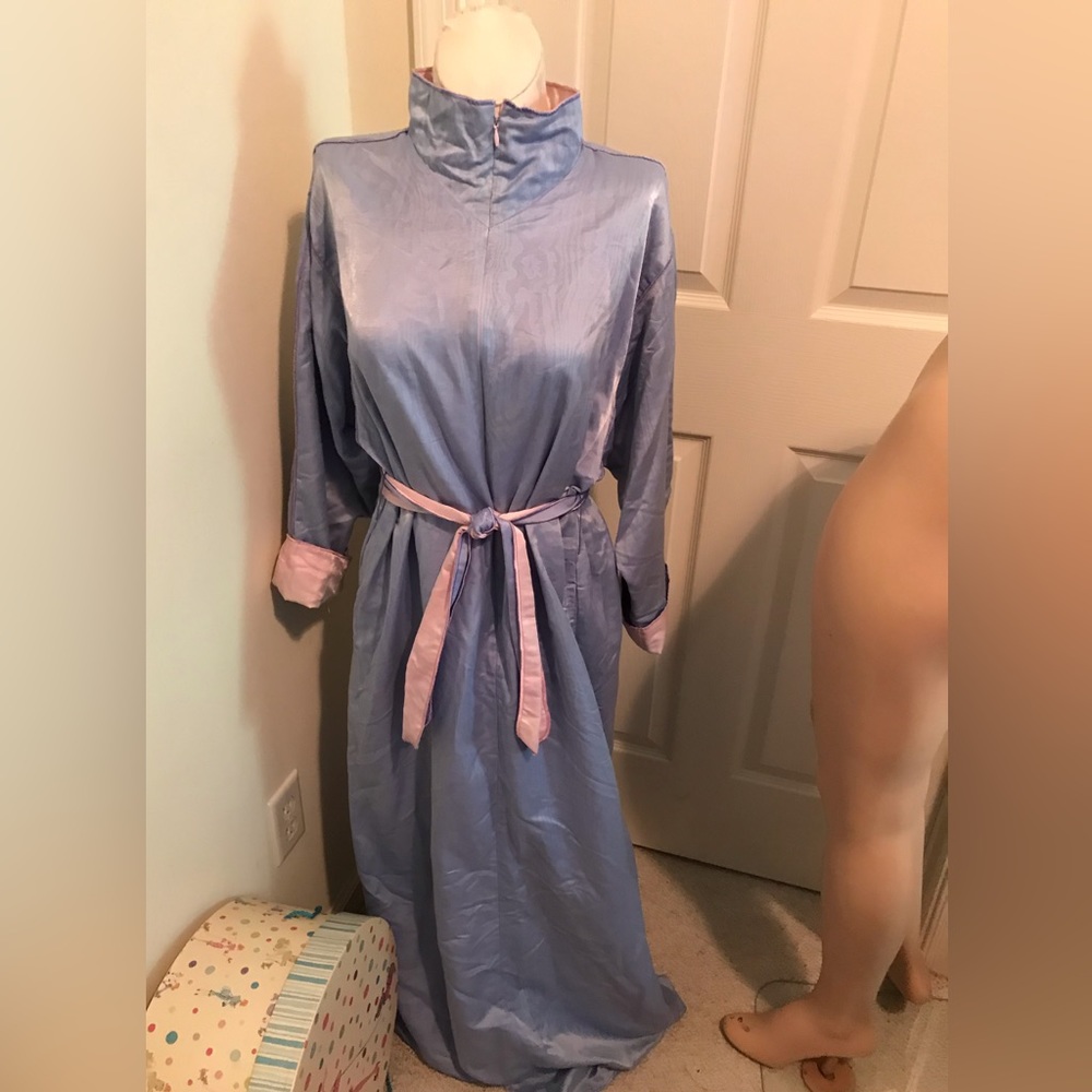 Fernando Sanchez caftan/robe size Medium zippered closure and belt vintage